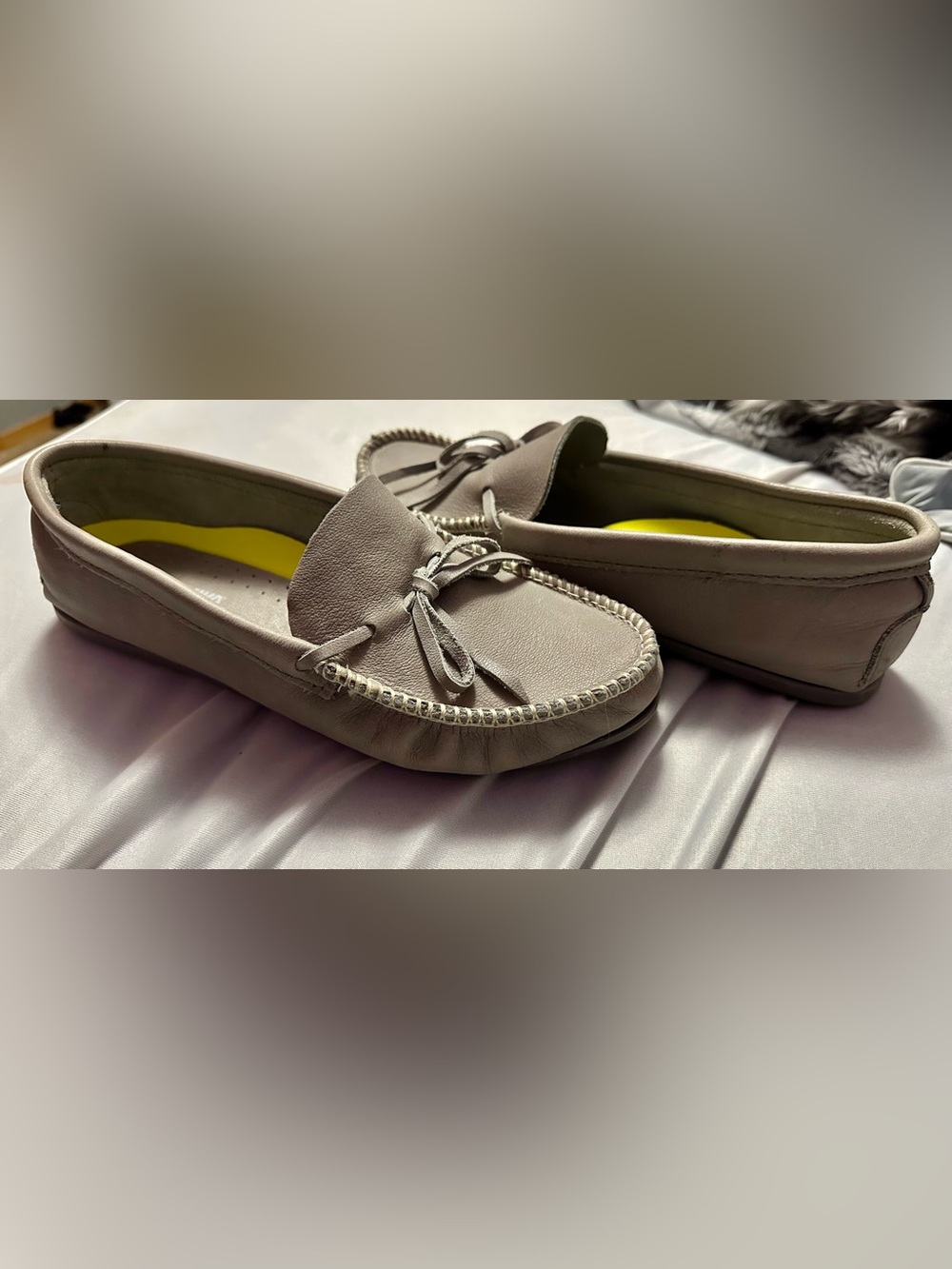 Minnetonka moccasin slip-on shoes leather - light grey